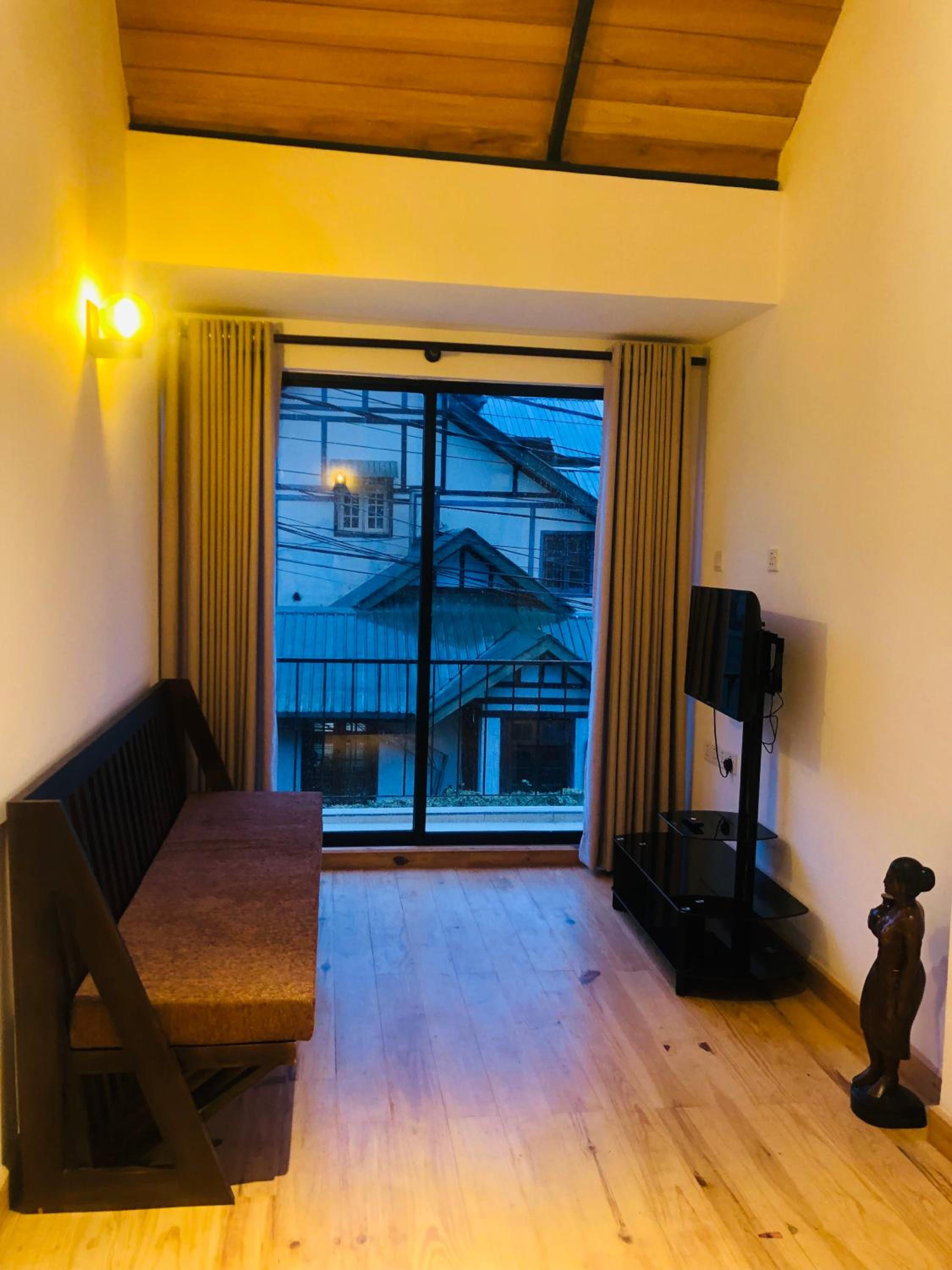 R21 Nuwara Eliya view 3