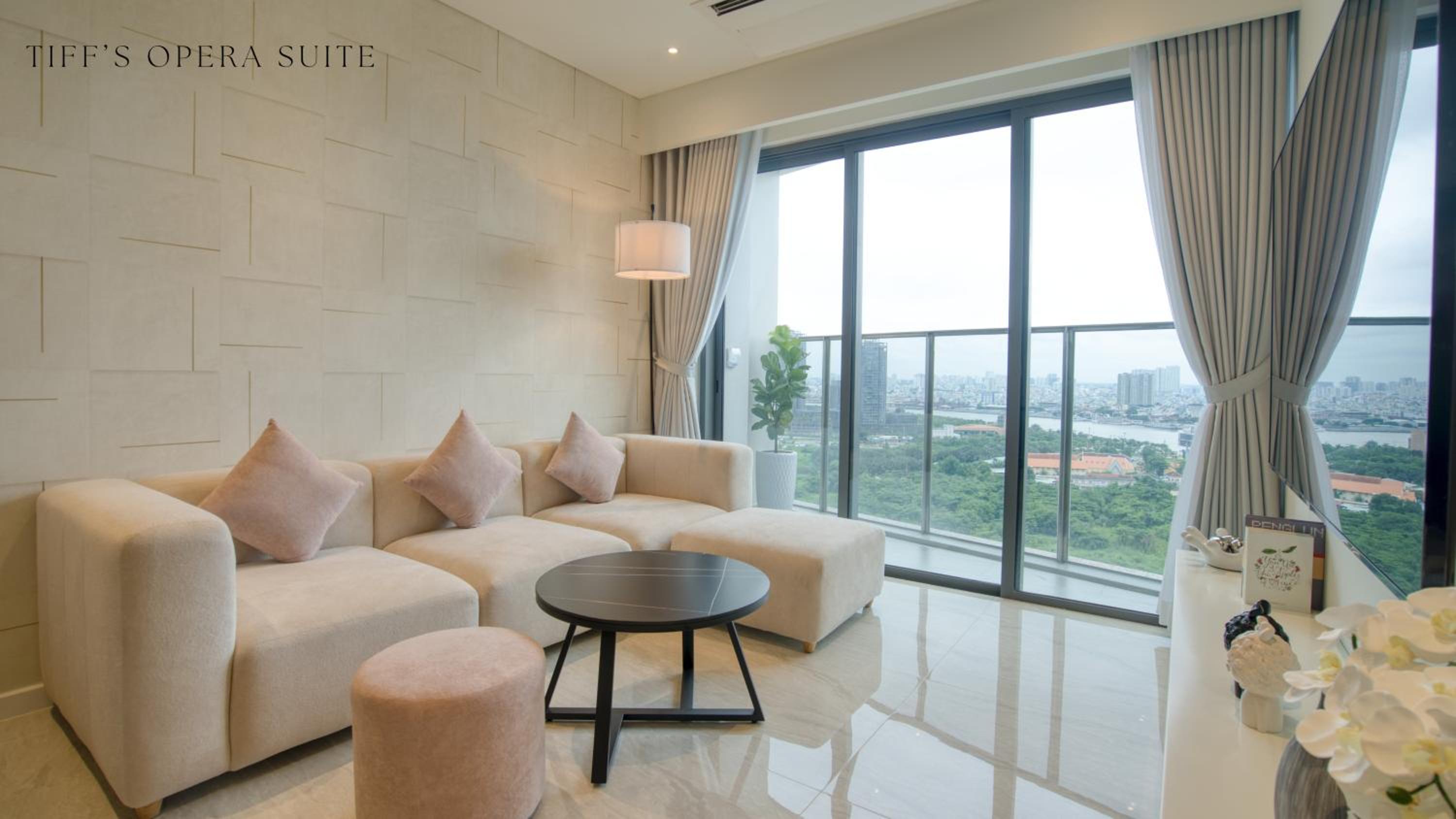 Metropole Thu Thiem - Tiff's Opera Suite