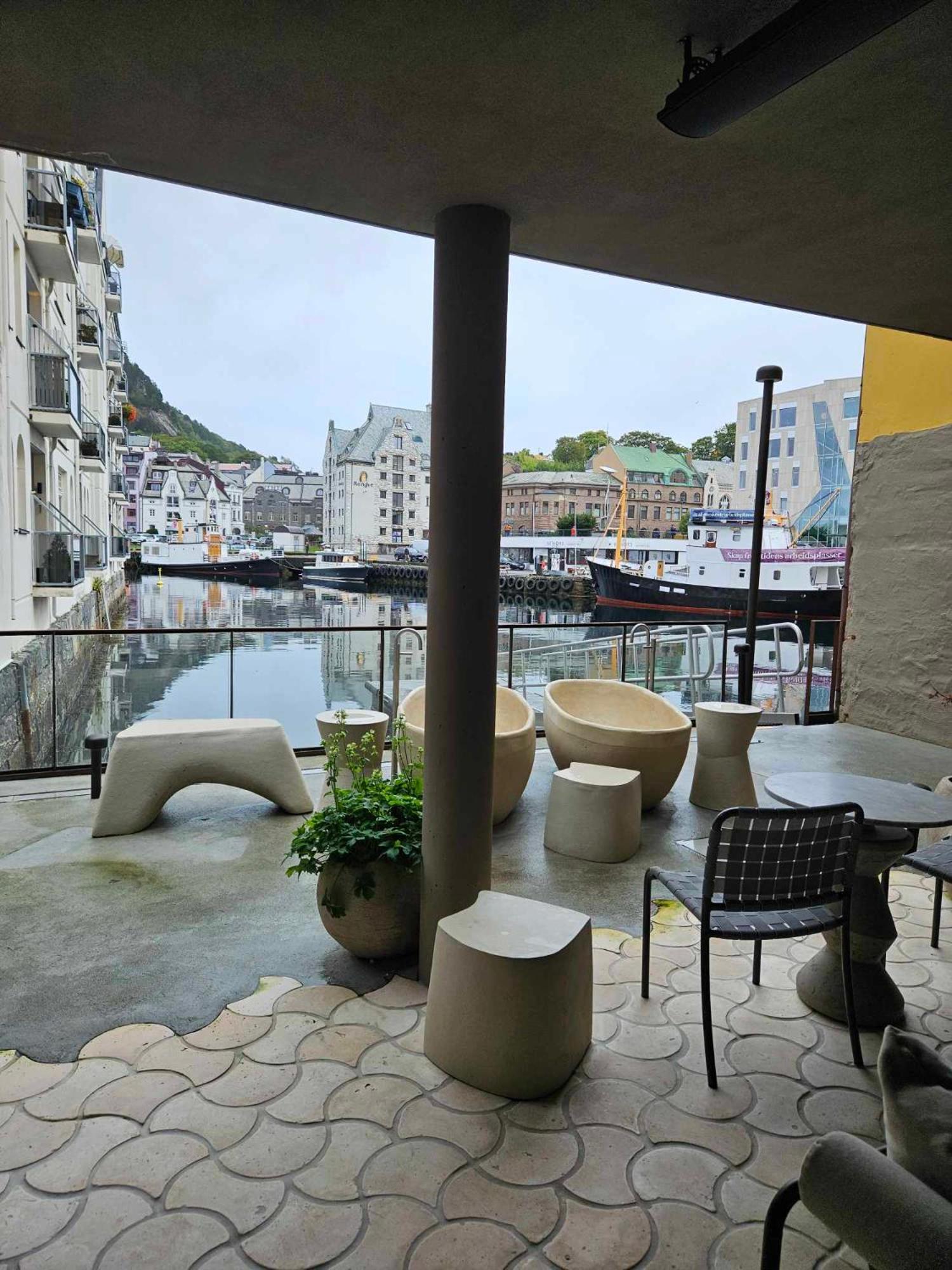 In the Heart of Brosundet! Fully equipped 3 Bed Room Ap view 3