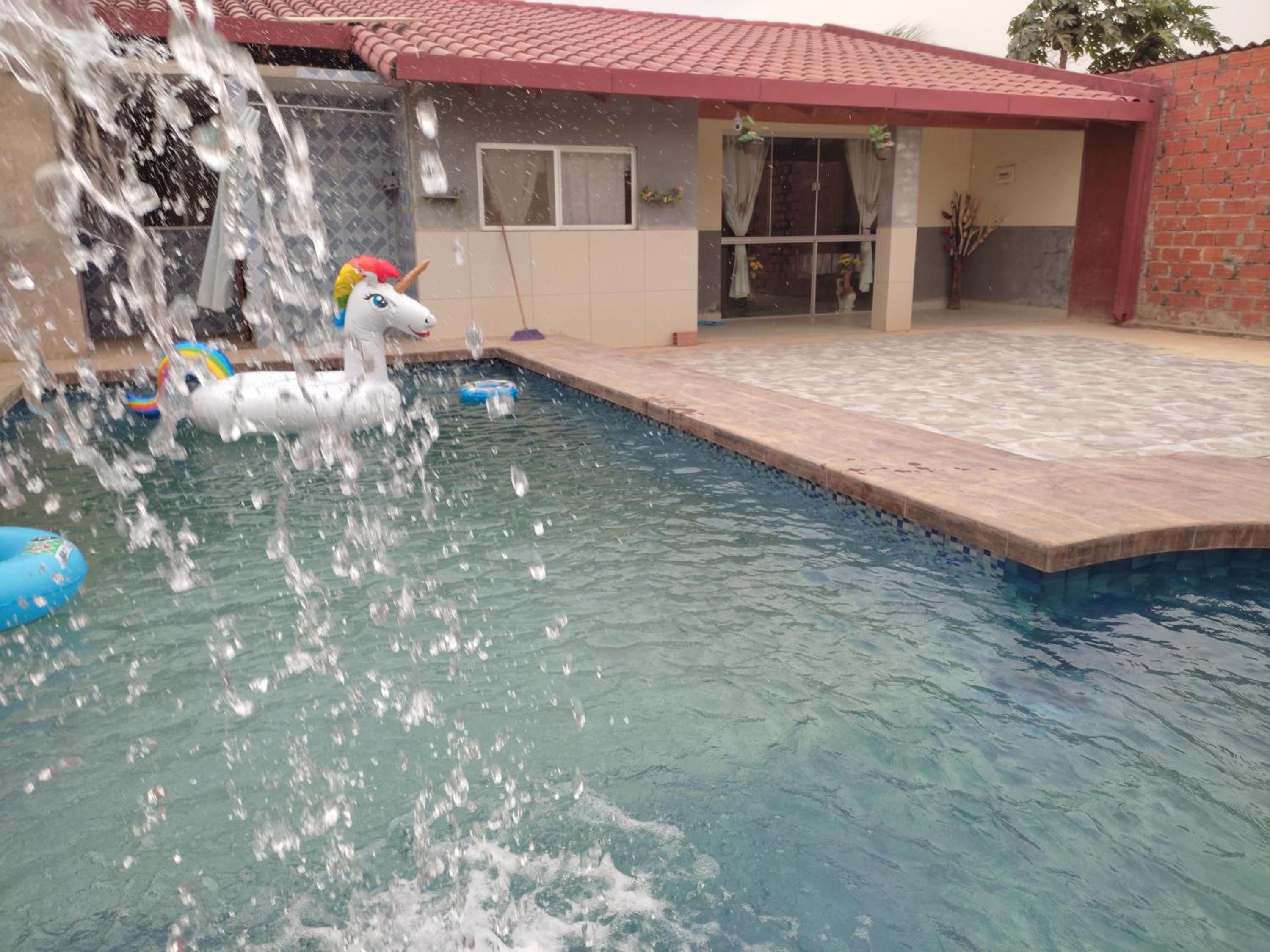 Casa con Piscina y Cascada
