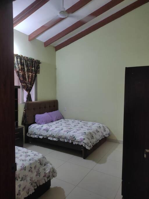 Casa con Piscina y Cascada