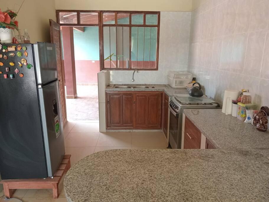 Casa con Piscina y Cascada
