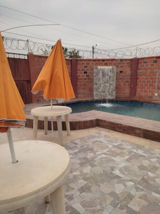 Casa con Piscina y Cascada