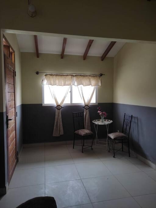 Casa con Piscina y Cascada