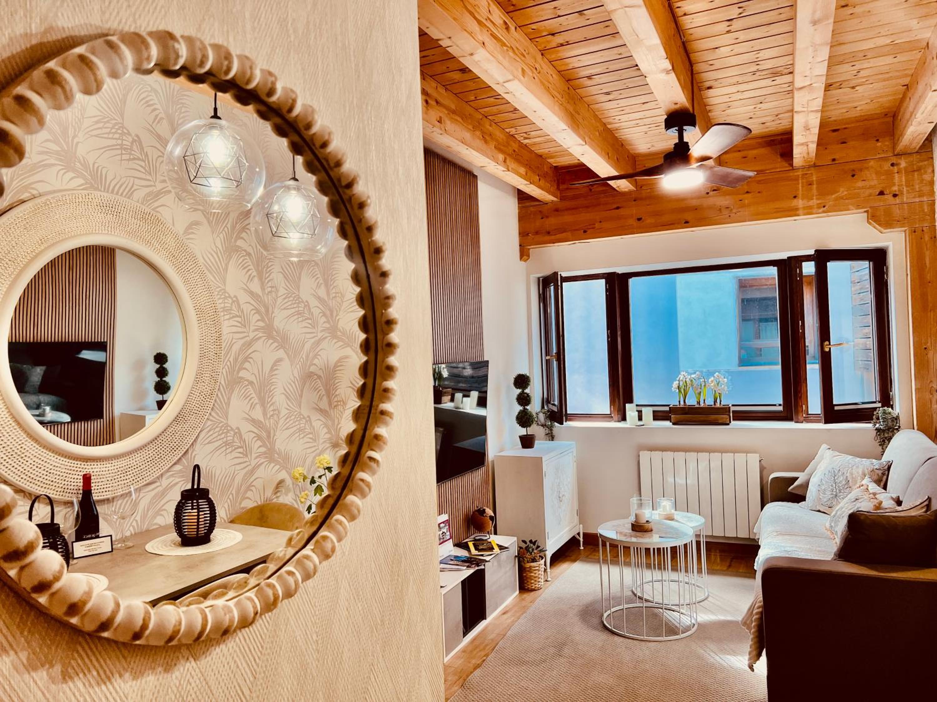 El Capricho de Claudia_ Apartamentos Burgos Catedral