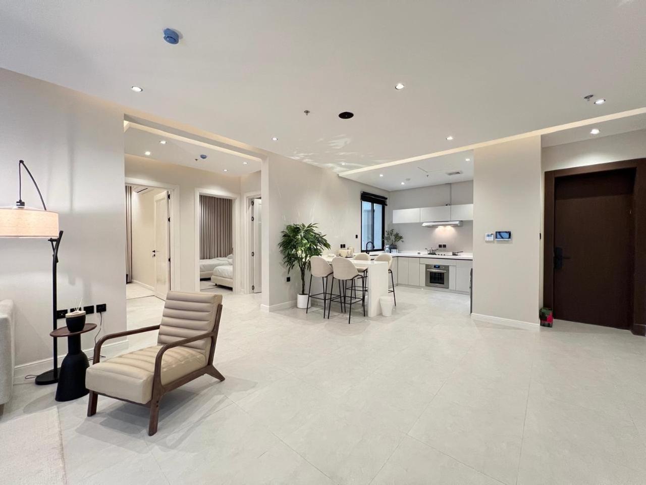 Modern B3 Apartment with AC Near Boulevard and Airport