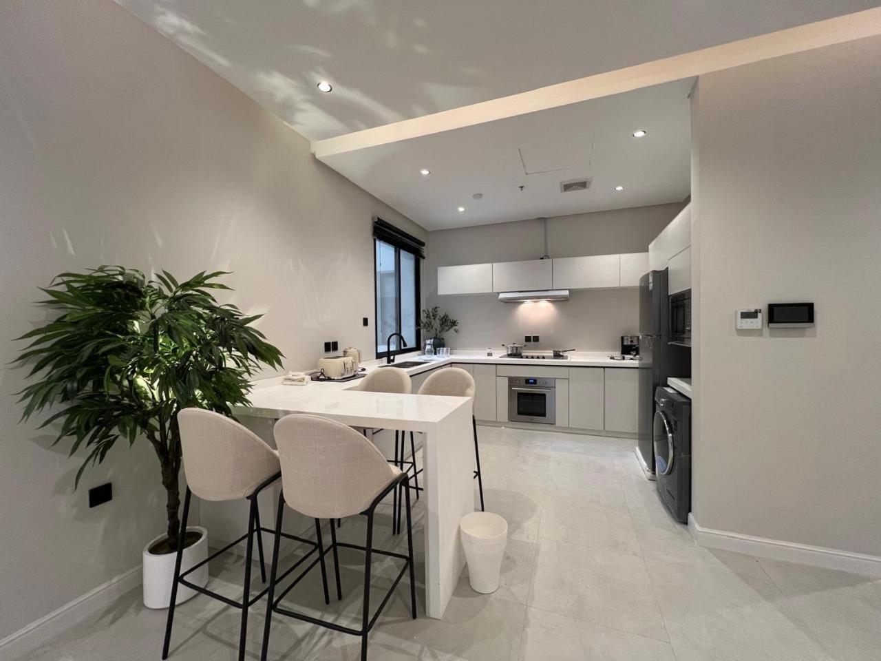 Modern B3 Apartment with AC Near Boulevard and Airport