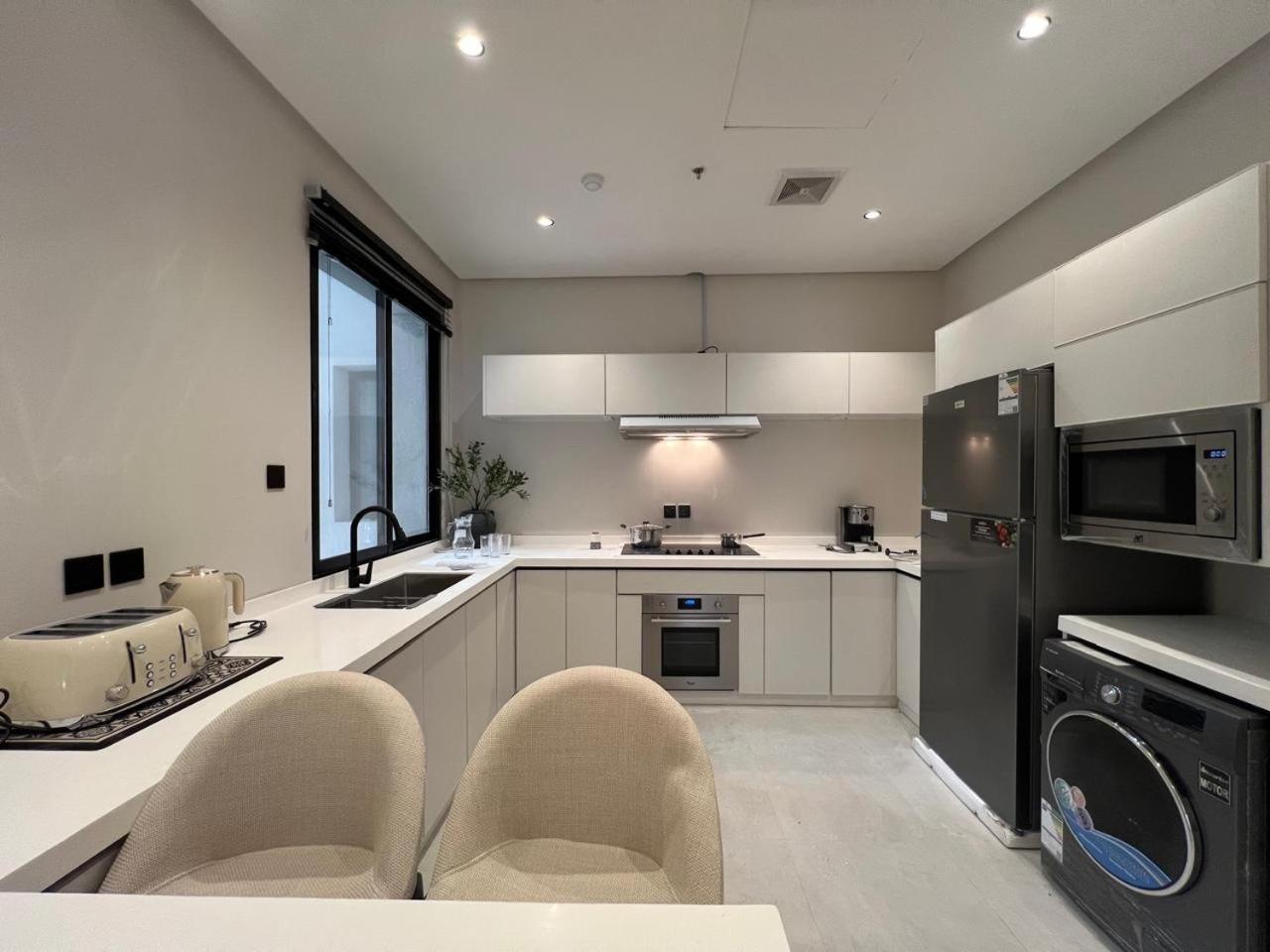 Modern B3 Apartment with AC Near Boulevard and Airport