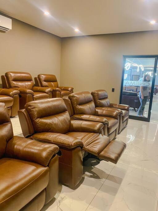 Studio Moderno con Patio Privado