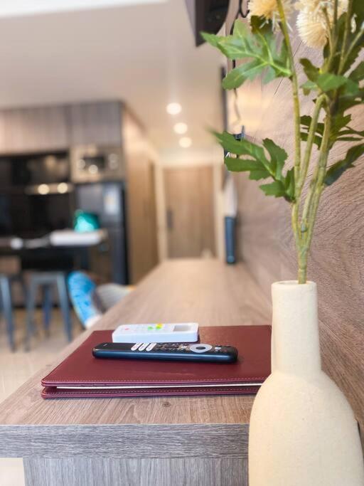 Studio Moderno con Patio Privado