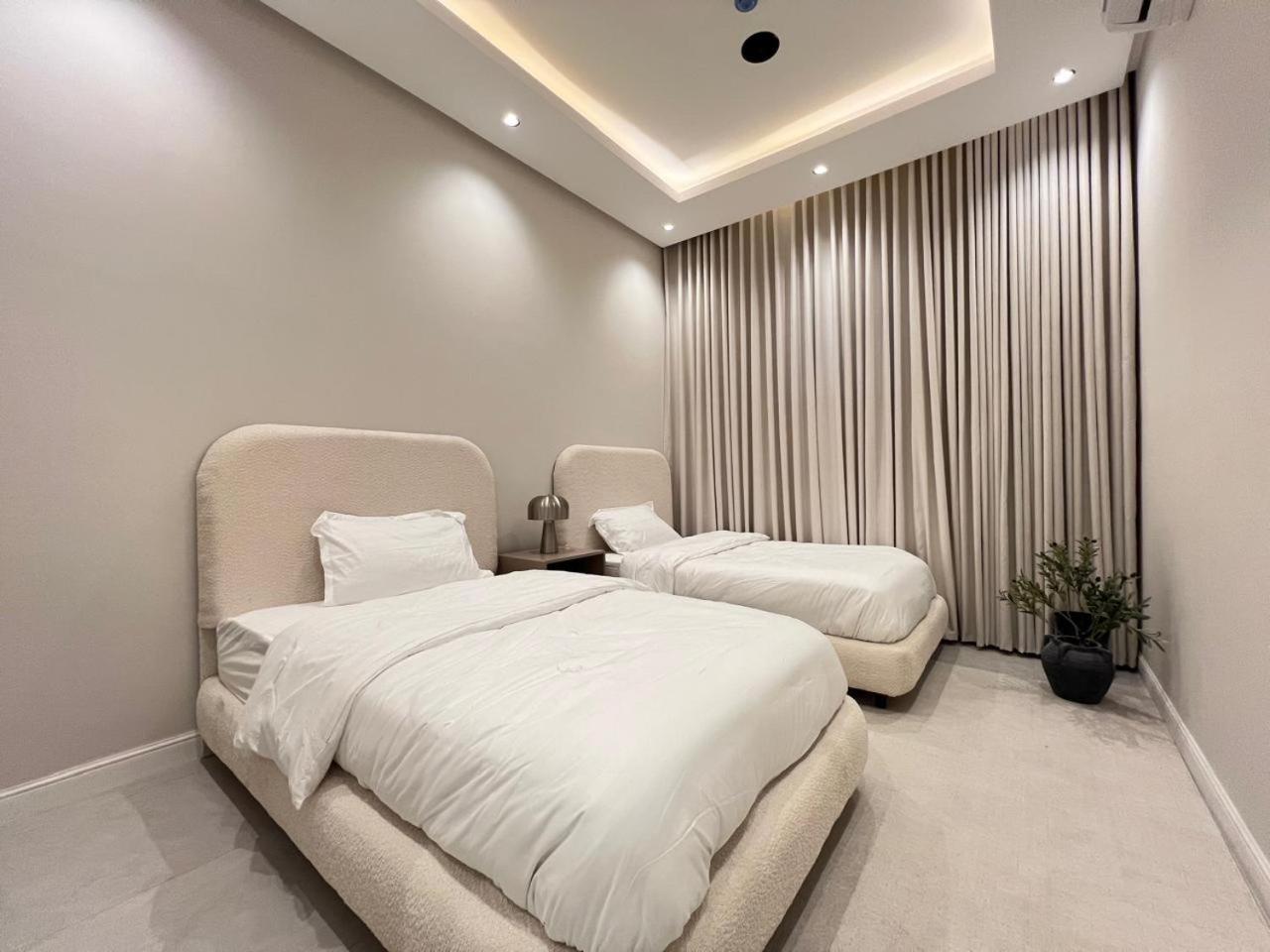 Modern B3 Apartment with AC Near Boulevard and Airport