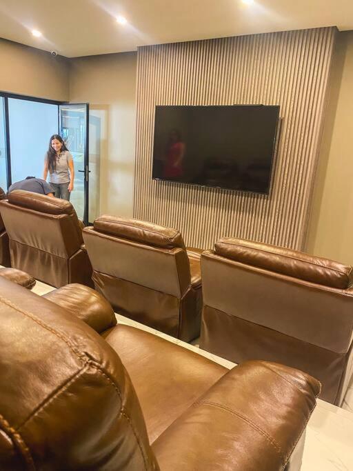 Studio Moderno con Patio Privado