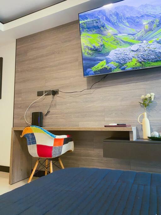 Studio Moderno con Patio Privado