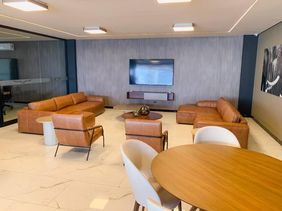 Studio Moderno con Patio Privado