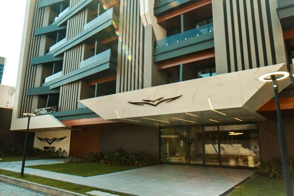 Studio Moderno con Patio Privado