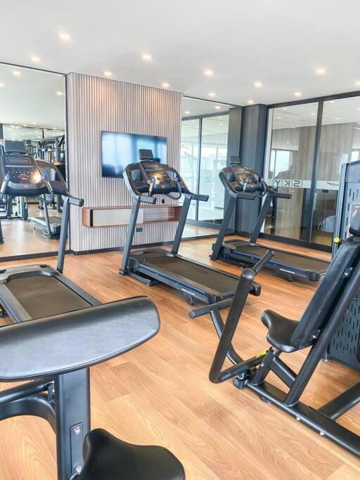 Studio Moderno con Patio Privado