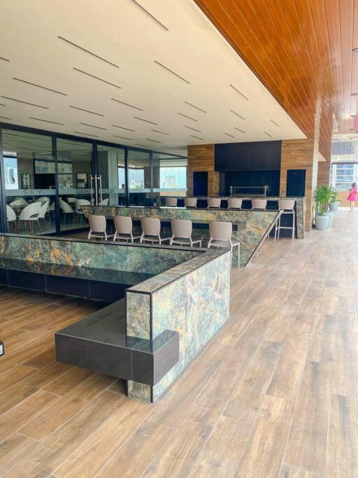 Studio Moderno con Patio Privado