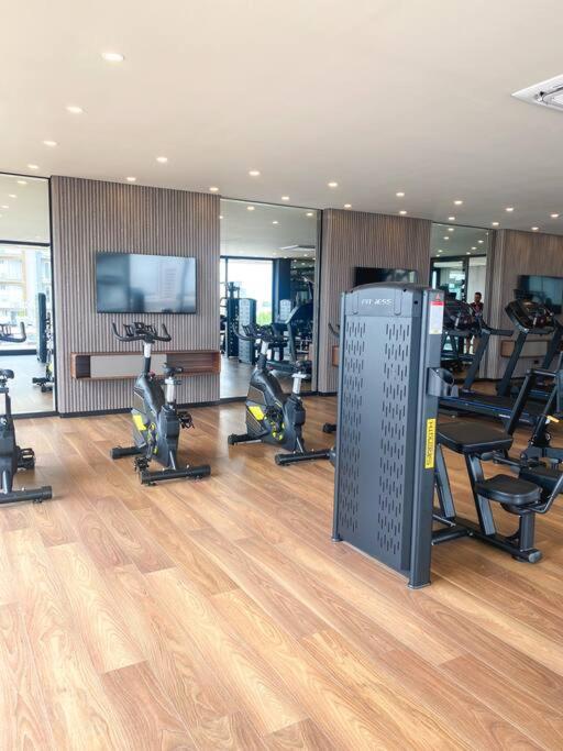 Studio Moderno con Patio Privado