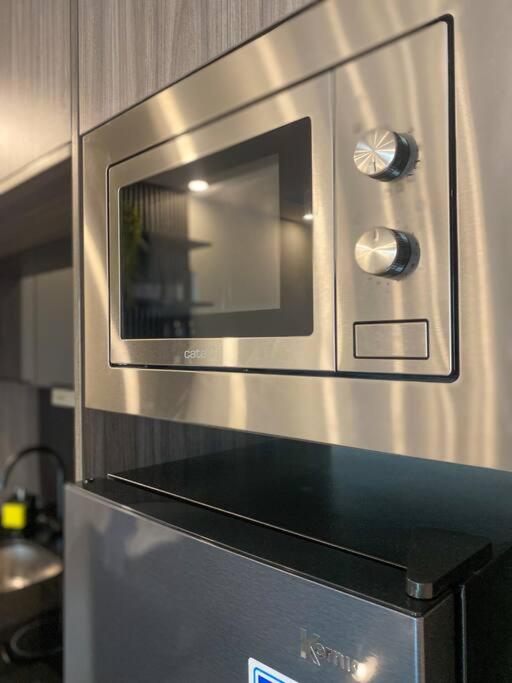 Studio Moderno con Patio Privado