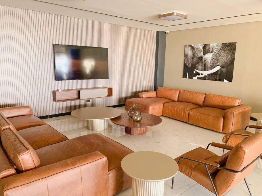 Studio Moderno con Patio Privado