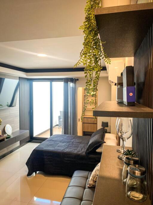 Studio Moderno con Patio Privado
