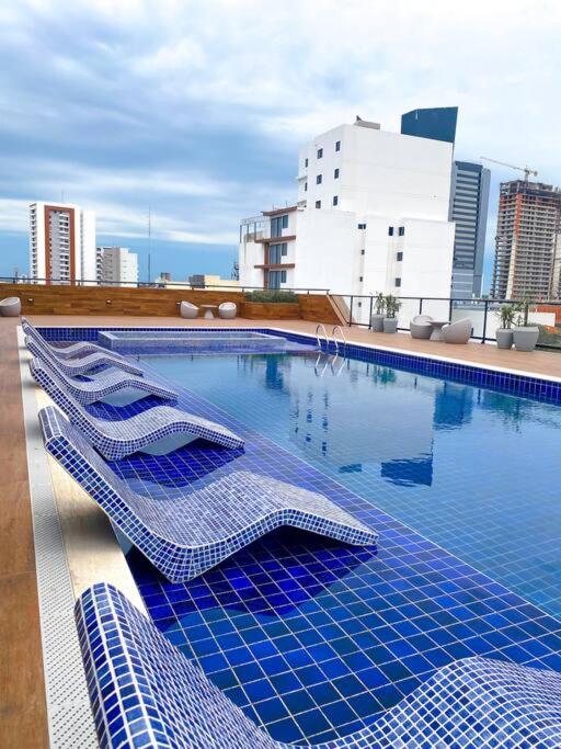 Studio Moderno con Patio Privado