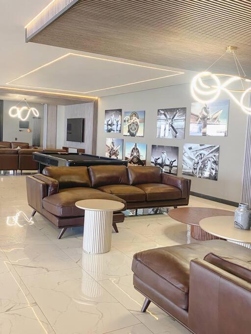 Studio Moderno con Patio Privado