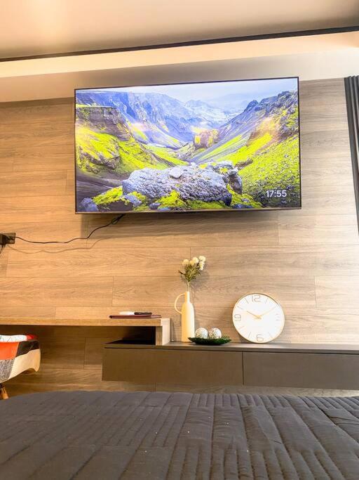 Studio Moderno con Patio Privado