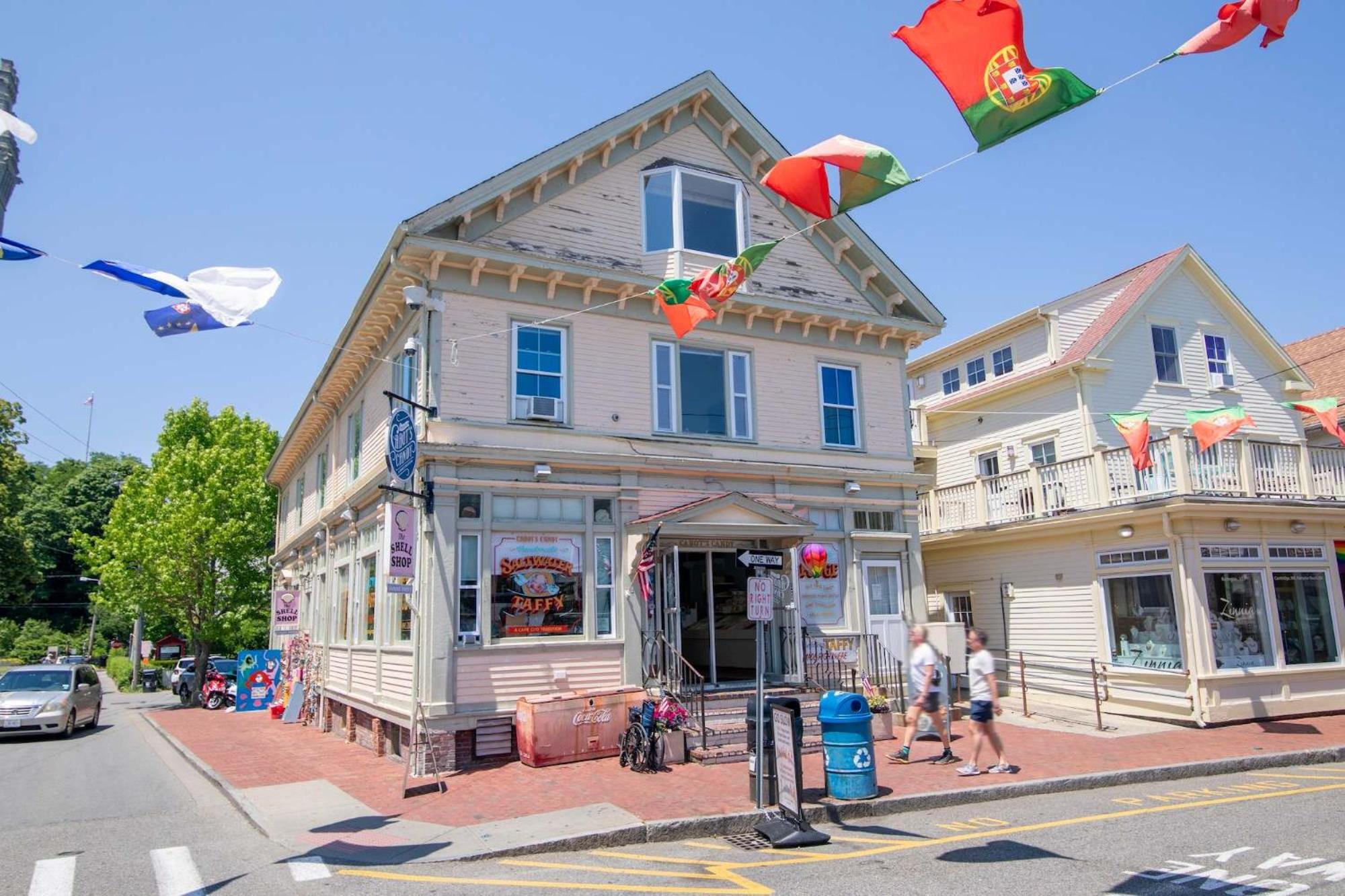 Cozy Retreat on Commercial Street for 2 view 3