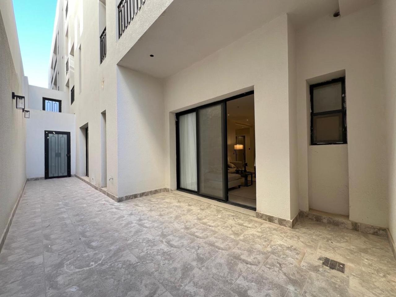 Modern B3 Apartment with AC Near Boulevard and Airport