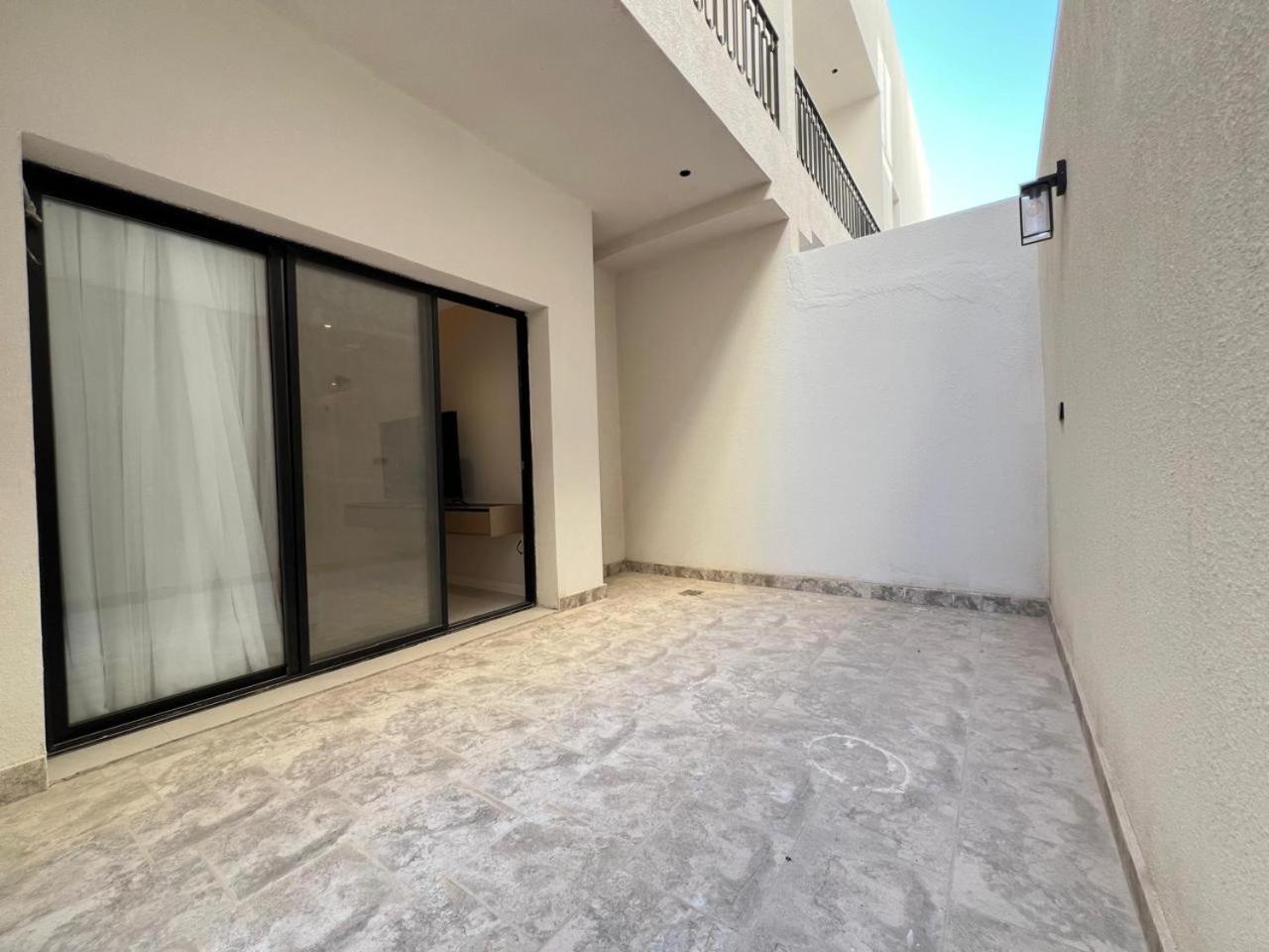 Modern B3 Apartment with AC Near Boulevard and Airport