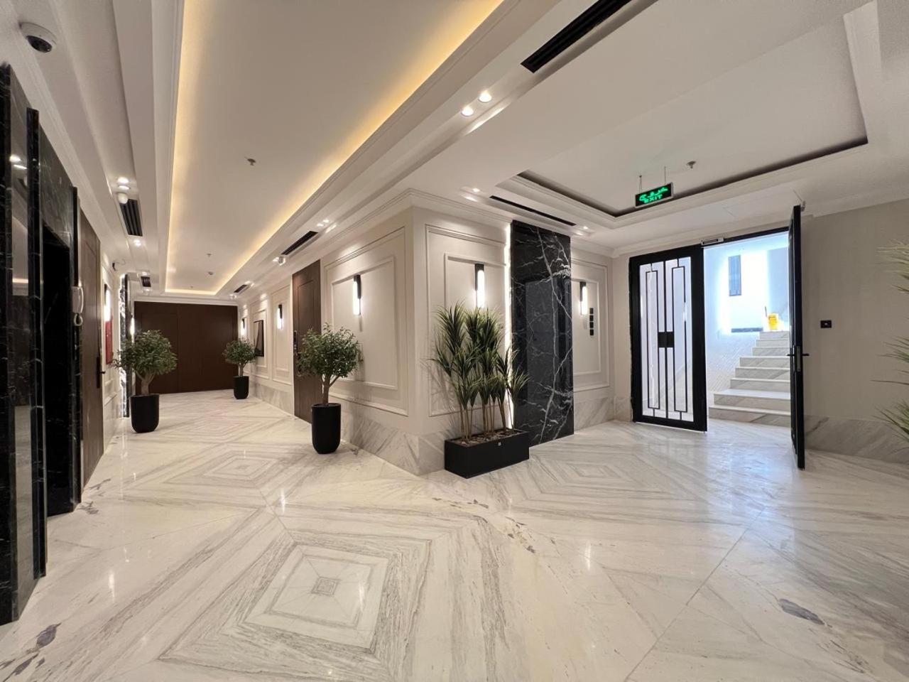 Modern B3 Apartment with AC Near Boulevard and Airport