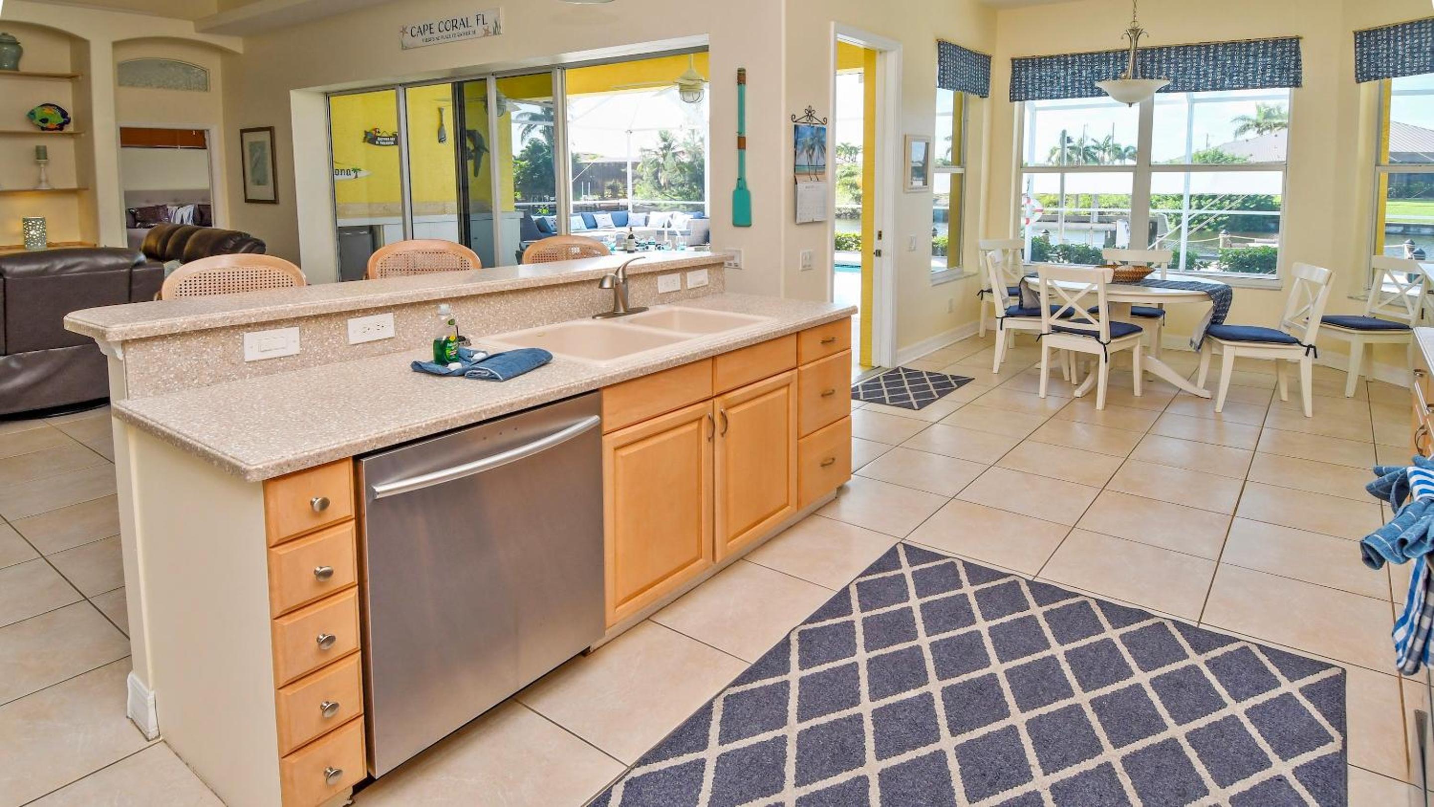 Seascape - SpaWhilrpool South Terrace 4 Bedroom - Property Image 2