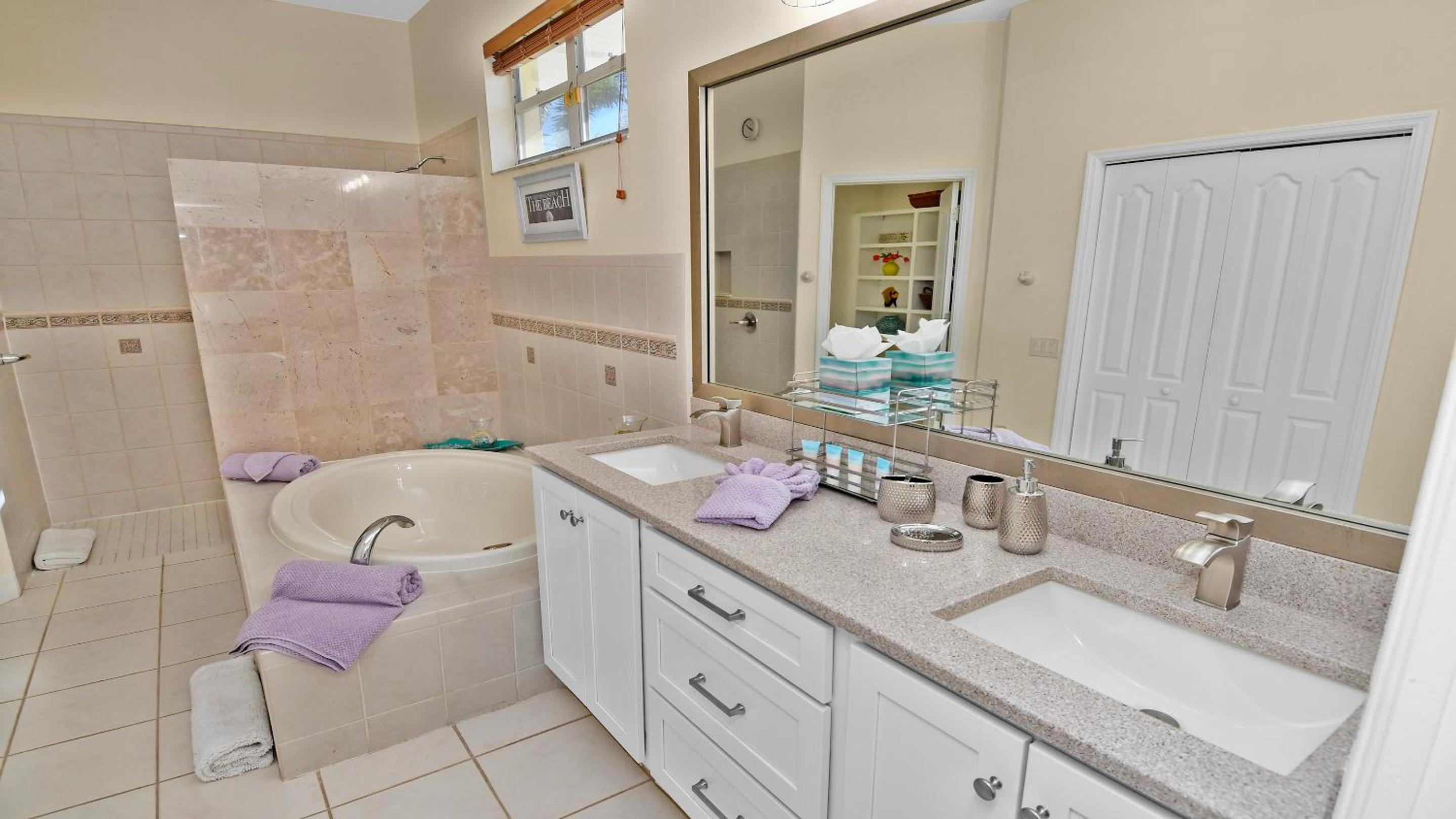 Seascape - SpaWhilrpool South Terrace 4 Bedroom - Property Image 7