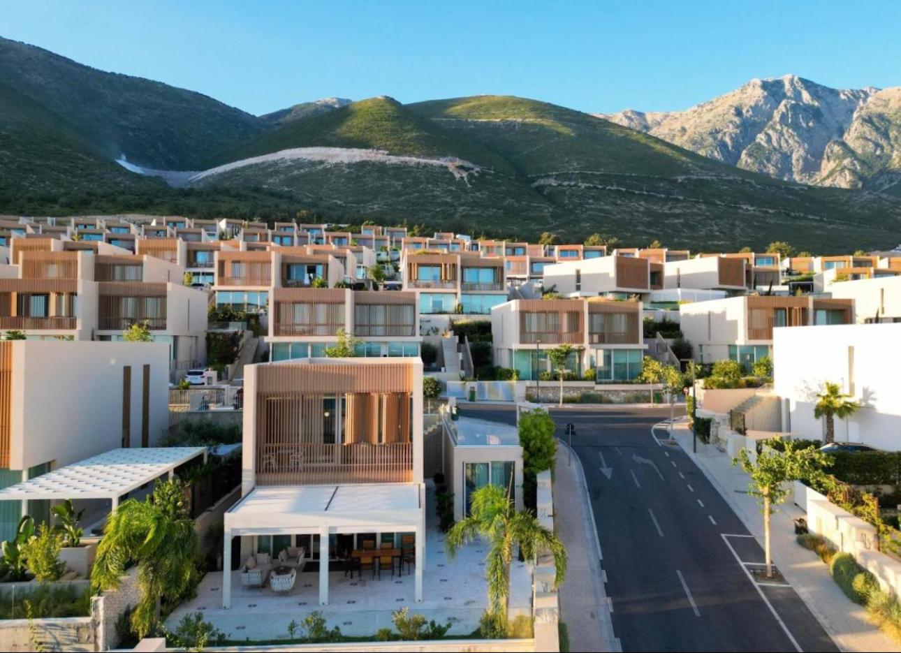 Villa Eos Green Coast Palase