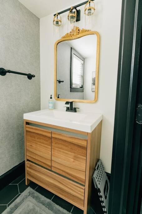 Stunning 5 BR -Heart of Downtown view 3