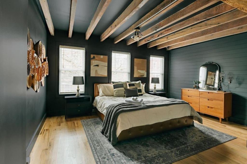 Stunning 5 BR -Heart of Downtown view 2