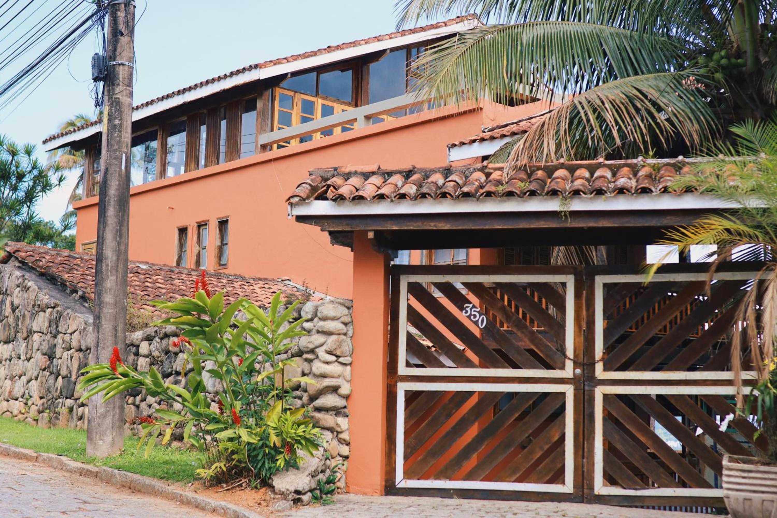 Casa com piscina vista mar