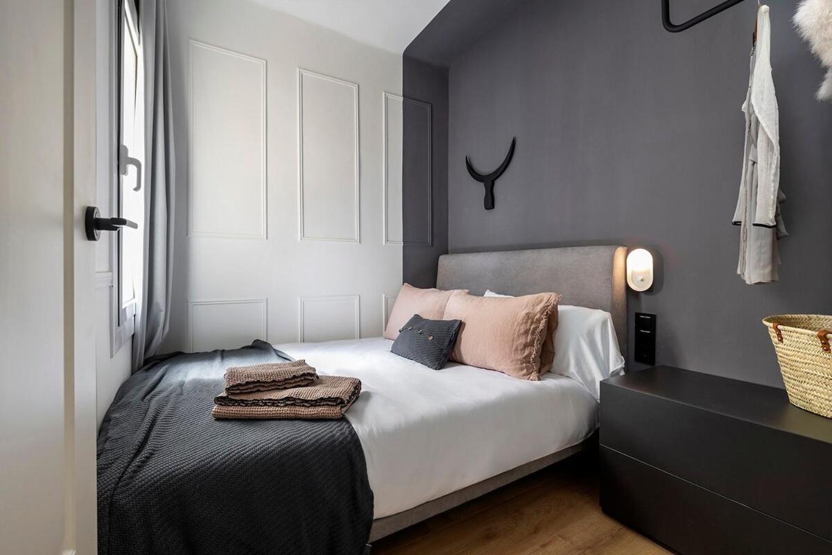 Luxury Apt with King Beds & Central AC in Heart of BCN