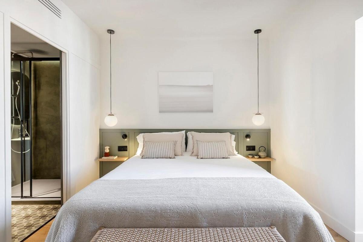 Luxury Apt with King Beds & Central AC in Heart of BCN