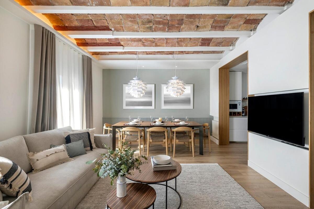 Luxury Apt with King Beds & Central AC in Heart of BCN