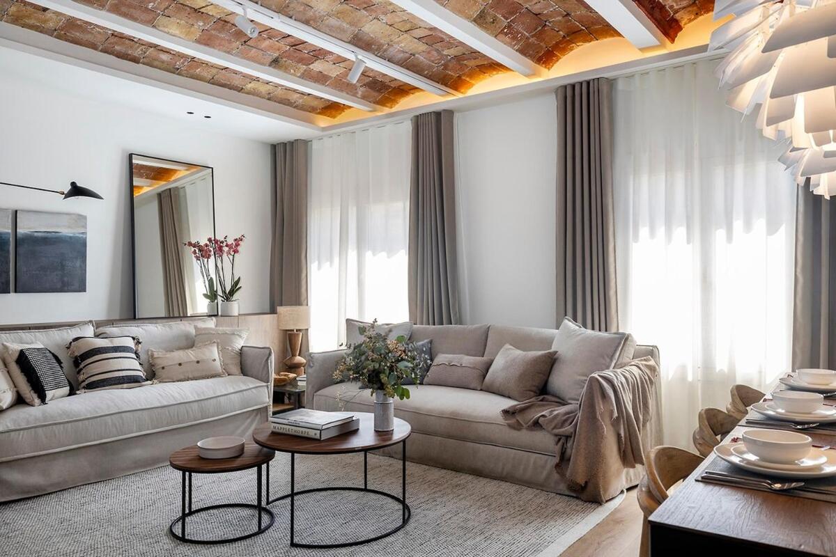 Luxury Apt with King Beds & Central AC in Heart of BCN