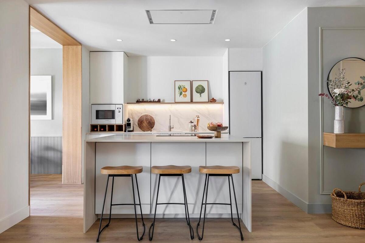 Luxury Apt with King Beds & Central AC in Heart of BCN