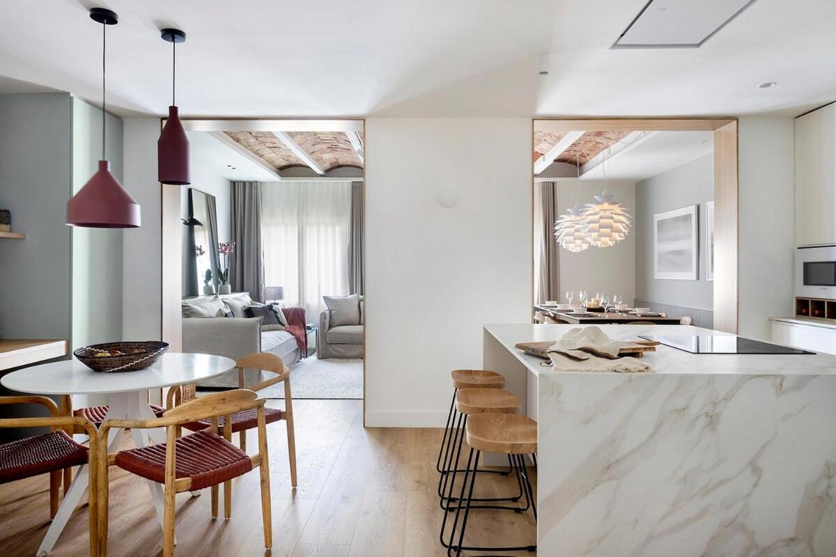 Luxury Apt with King Beds & Central AC in Heart of BCN