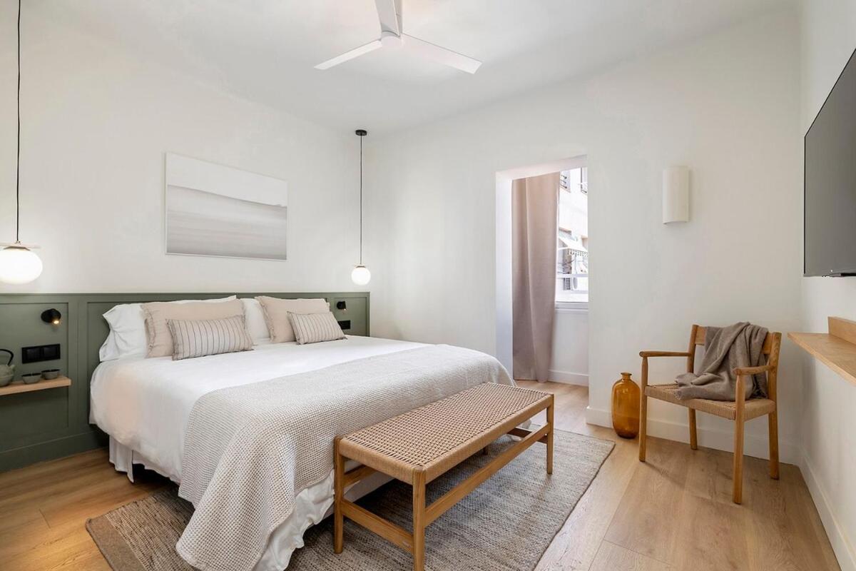 Luxury Apt with King Beds & Central AC in Heart of BCN