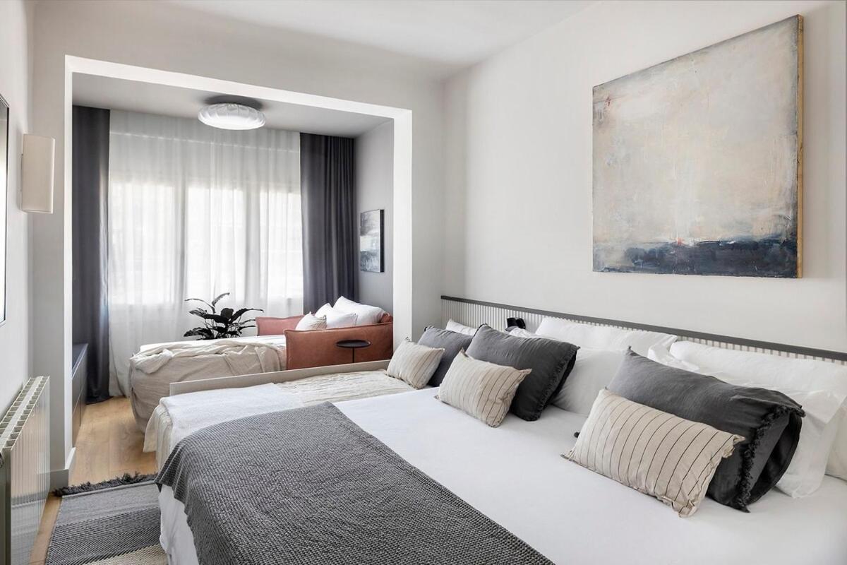 Luxury Apt with King Beds & Central AC in Heart of BCN
