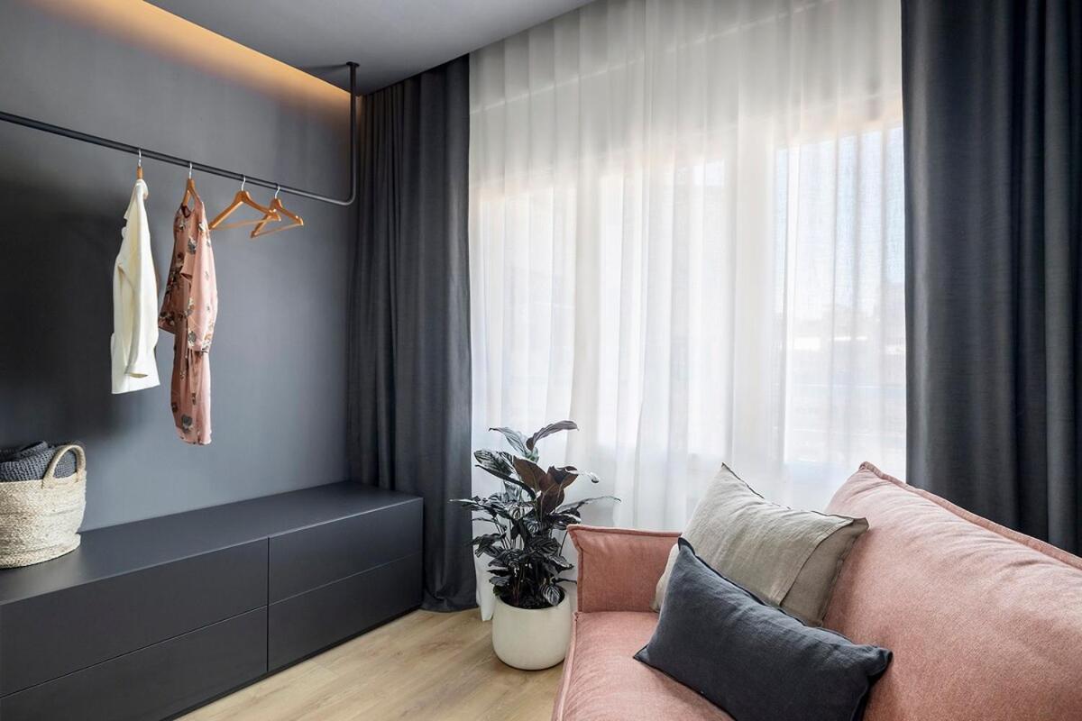 Luxury Apt with King Beds & Central AC in Heart of BCN