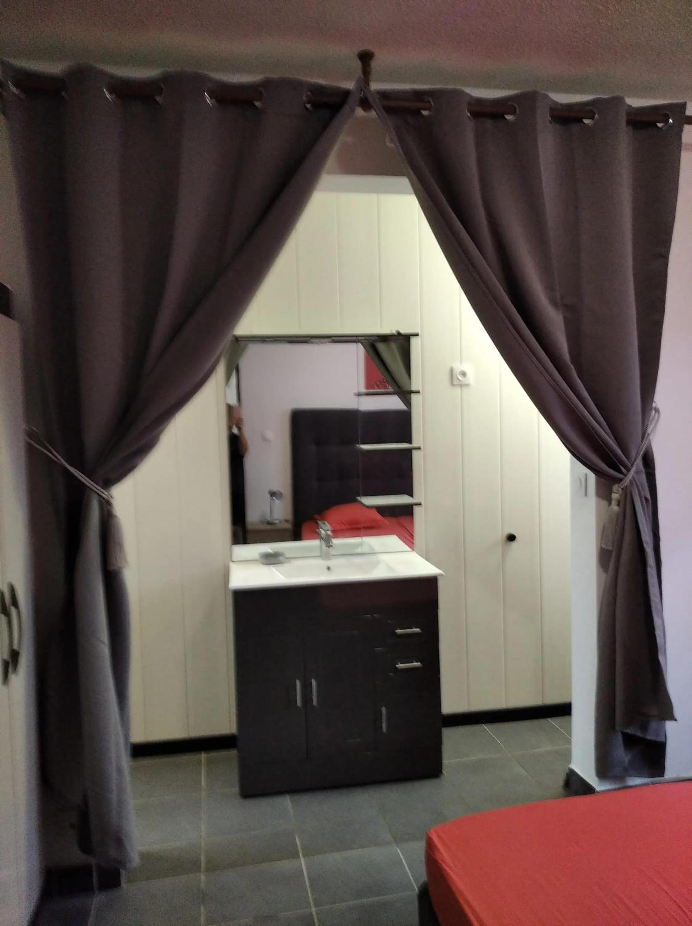 Appartement cosy à Sainte Suzanne - 70 m² - Balcon view 5