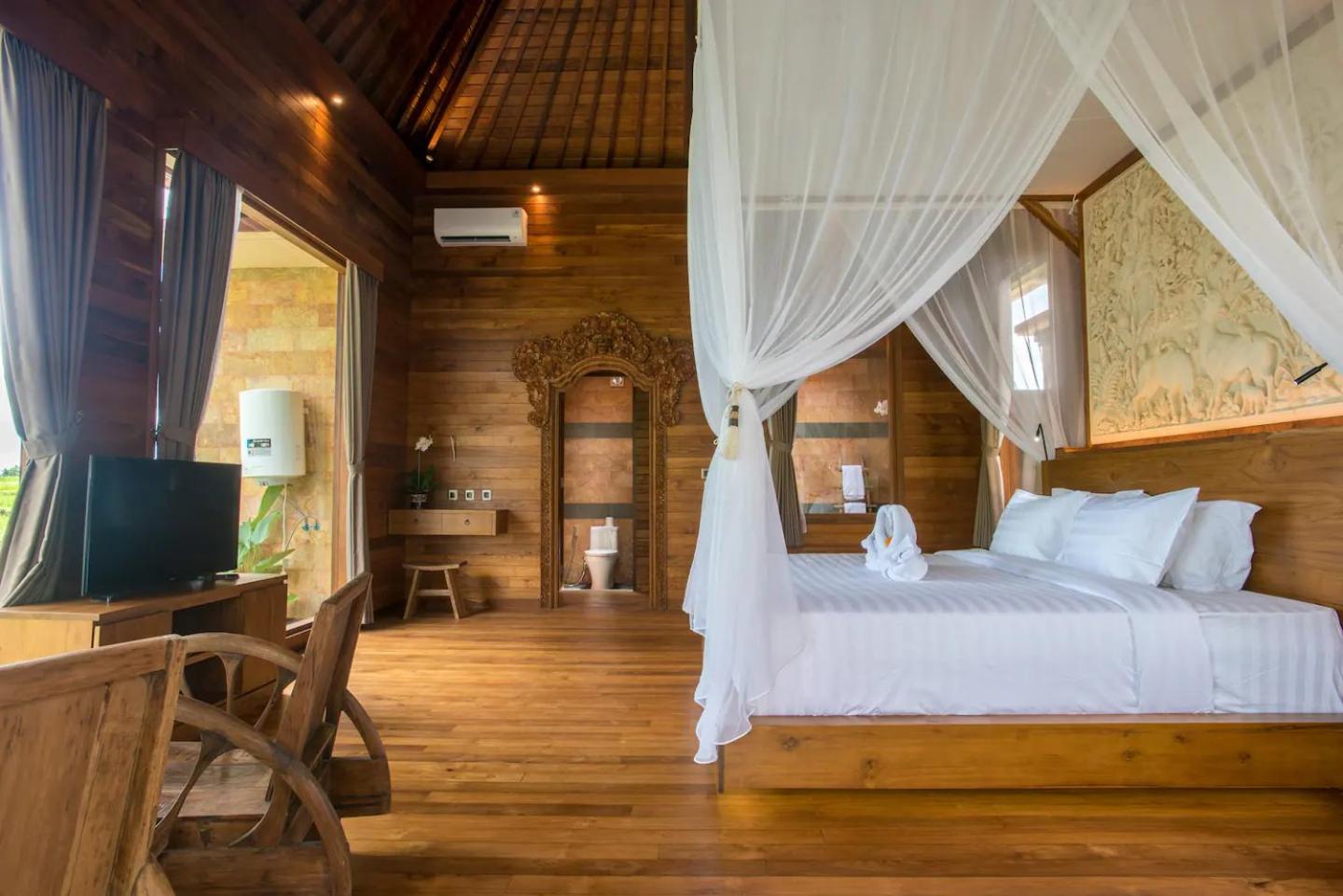 New villa at the edge of rice field & free scooter view 2