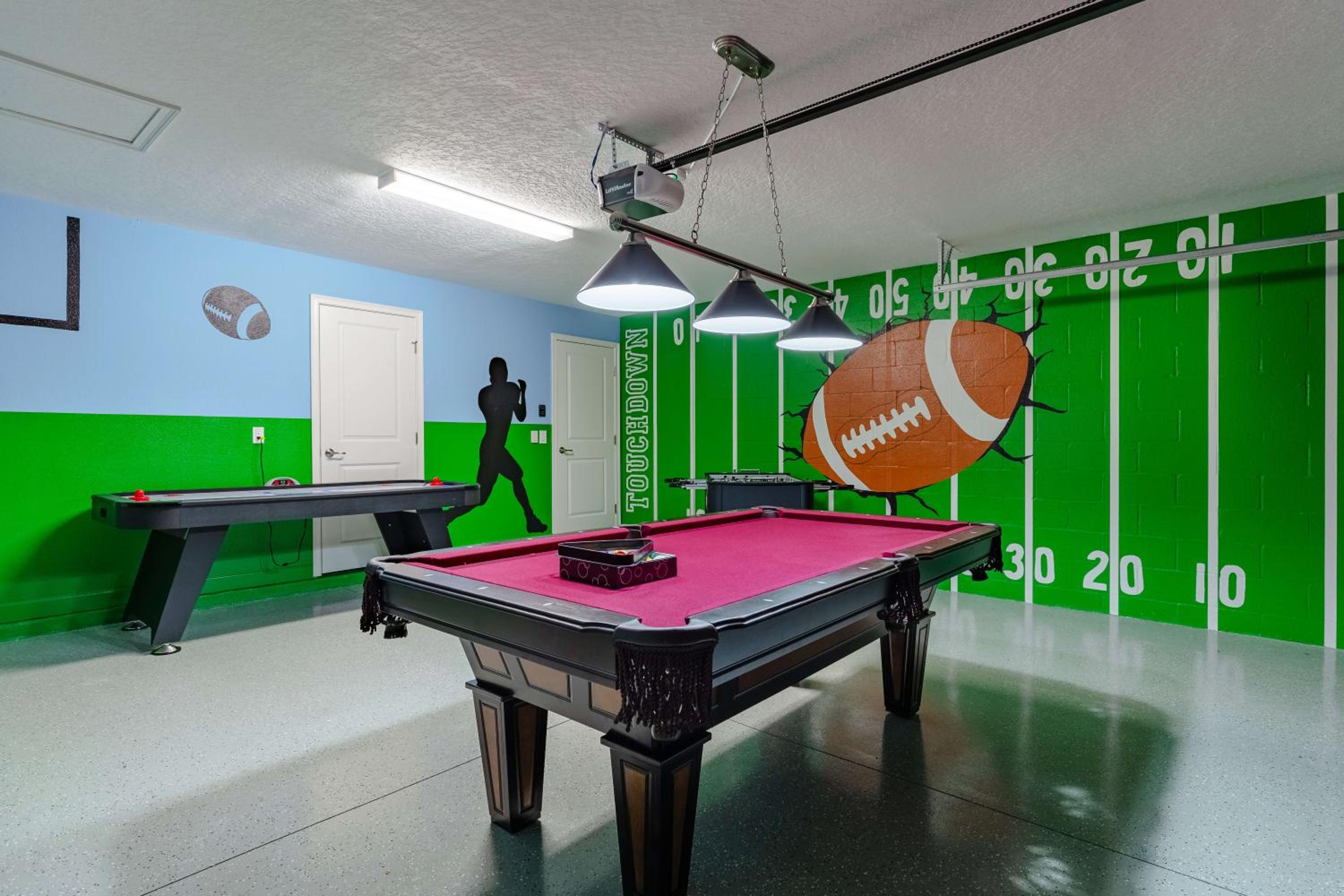 Resort Luxury Spacious Pool Home Game Room & Electronic Recliners